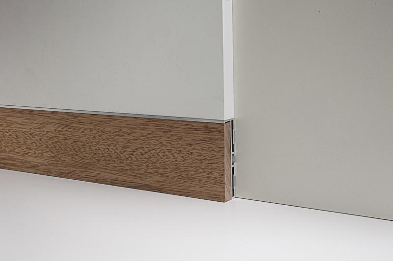 Battiscopa filo muro Profilpas in legno massiccio + sottostruttura alluminio 20ML Profilpas