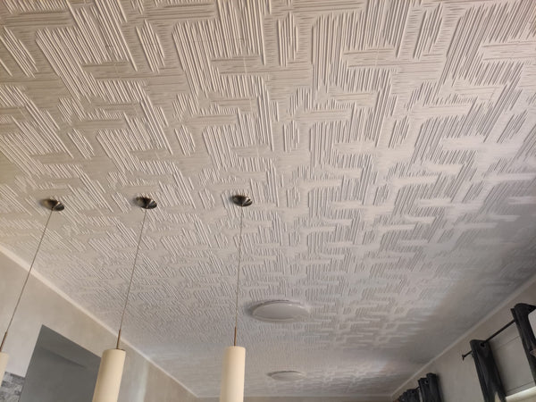 La Trasformazione Estetica del Soffitto: Prima e Dopo la Posa di Pannelli in Polistirolo Decorativi