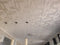 La Trasformazione Estetica del Soffitto: Prima e Dopo la Posa di Pannelli in Polistirolo Decorativi