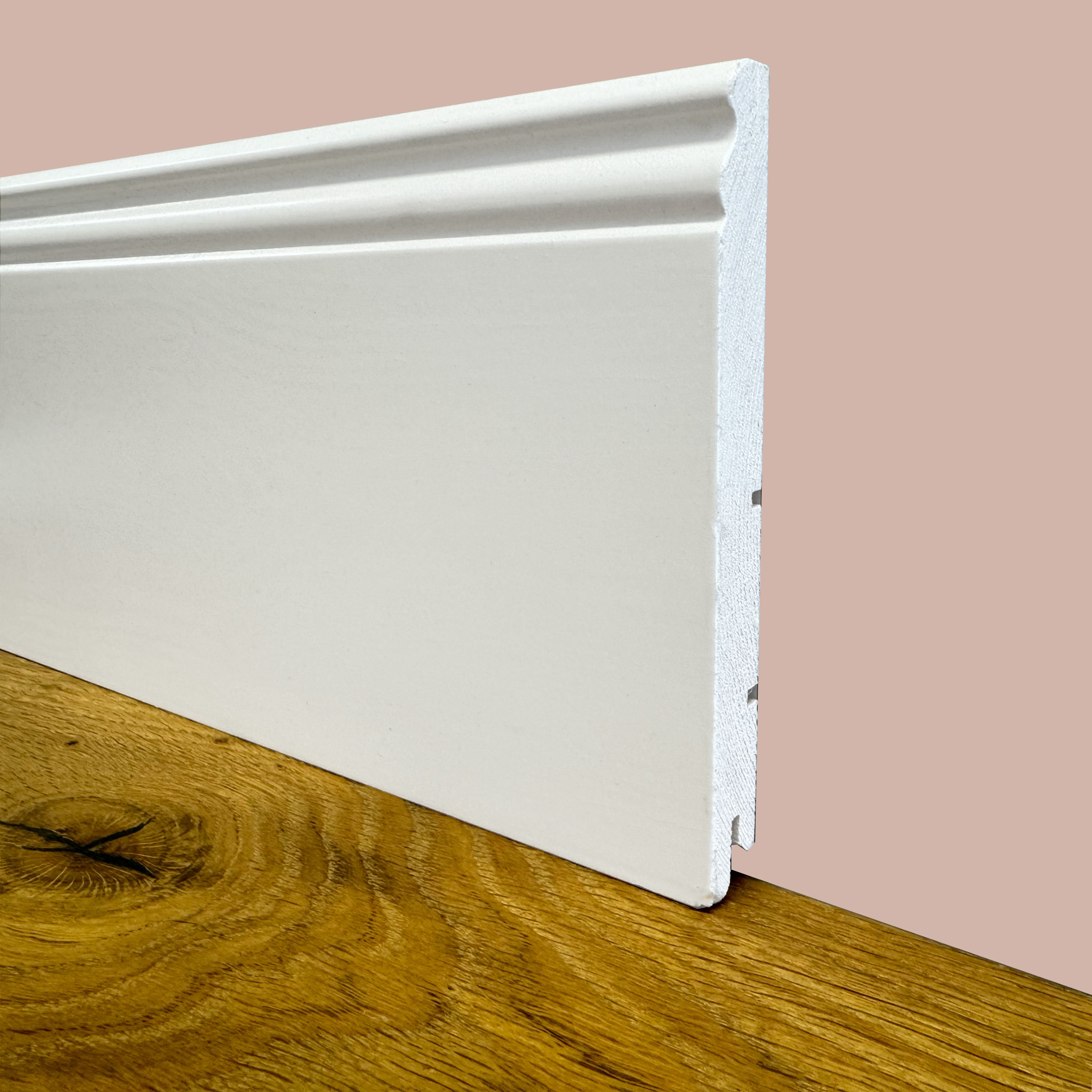 PREMIUM-Sockelleiste aus MASSIVEM Holz Mod. DUCALE 144x15 glatt weiß lackiert (Preis pro Meter)