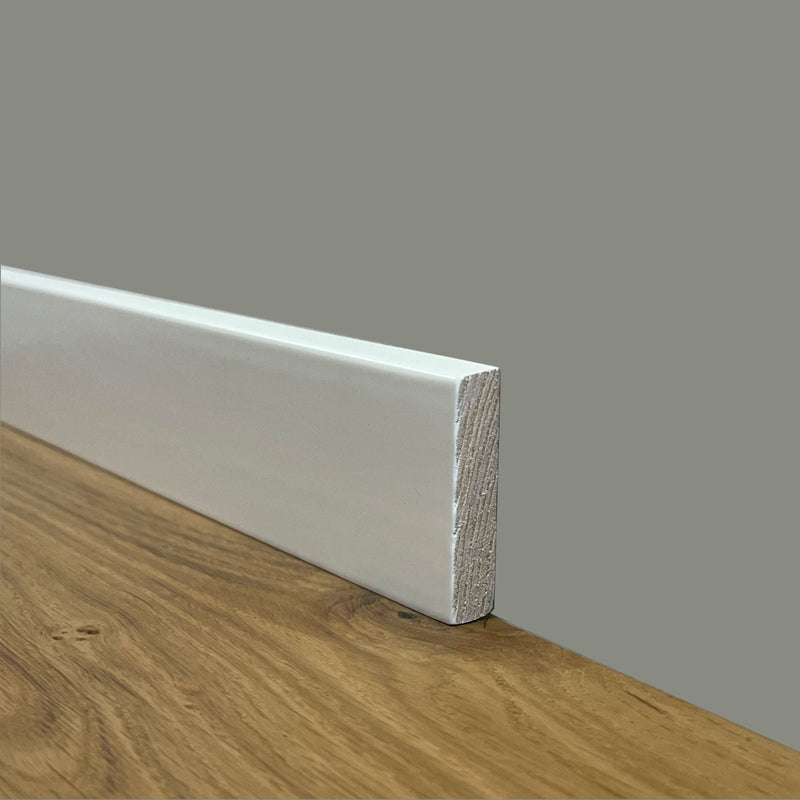 100 metri lineari di Battiscopa PREMIUM in legno MASSELLO quadro 43x9mm laccato bianco liscio