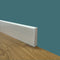Battiscopa PREMIUM in legno MASSELLO quadro 43x9mm laccato bianco liscio (prezzo al metro)