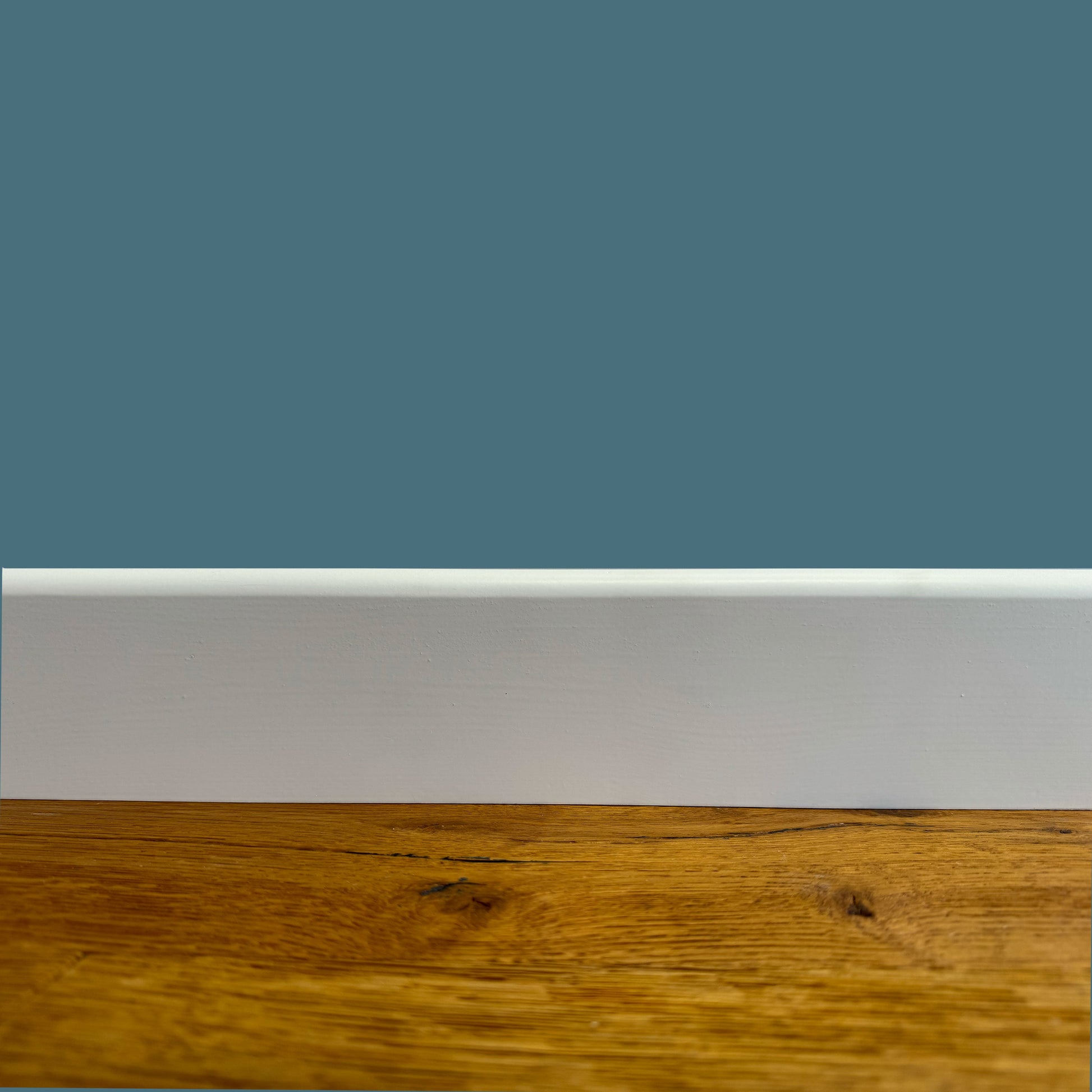 100ml di Battiscopa PREMIUM in legno MASSELLO BC 91x15 laccato bianco liscio - Eternal Parquet