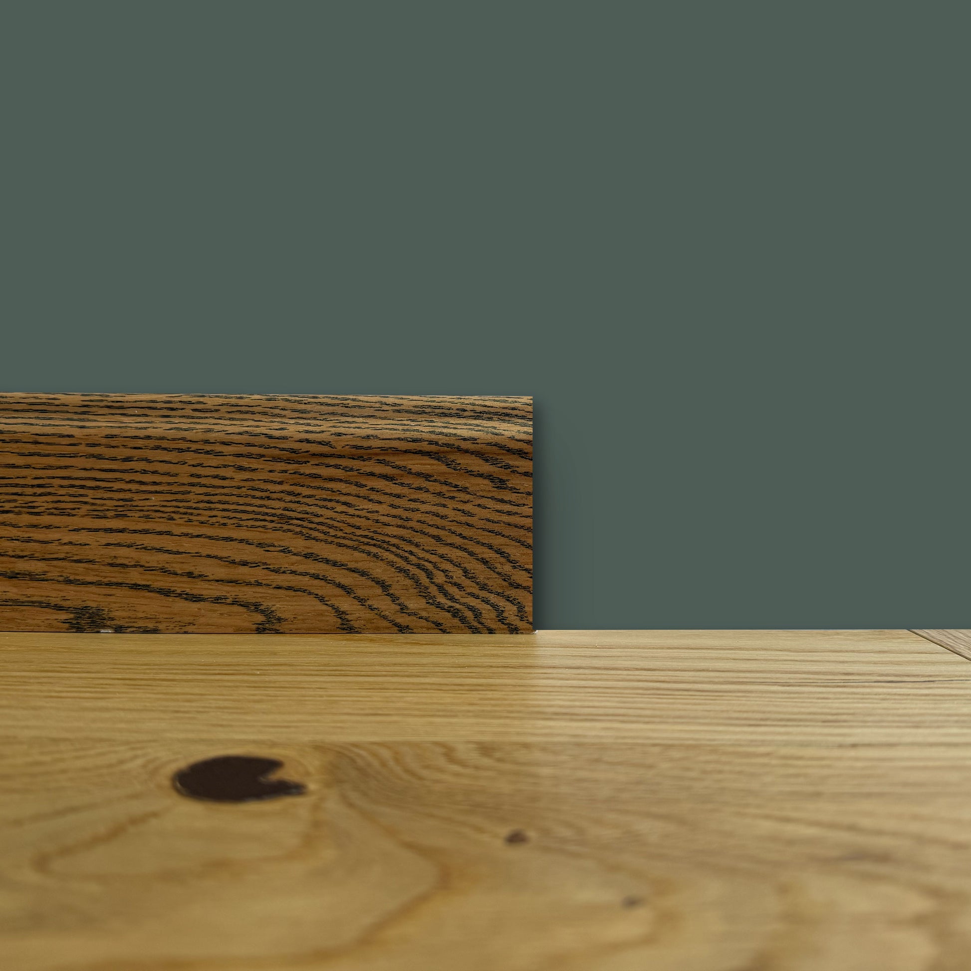 BATTISCOPA DUCALE in legno MASSELLO impiallacciato VERO LEGNO DI ROVERE CUOIO  80x15 verniciato opaco poro aperto (prezzo al metro) - Eternal Parquet