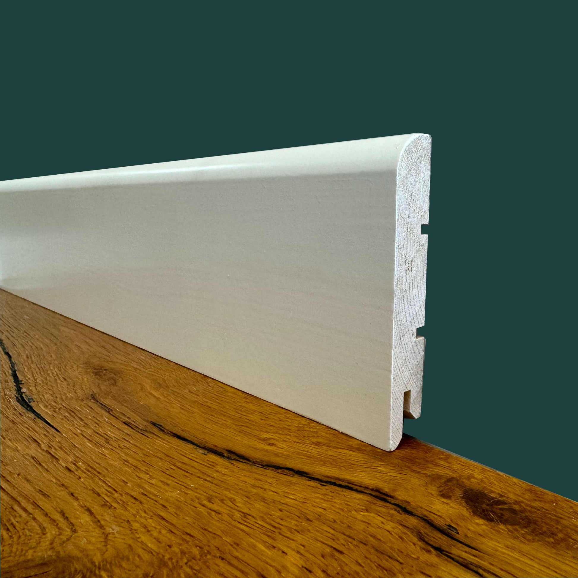 Battiscopa PREMIUM in legno MASSELLO BC 91x15 laccato bianco liscio (prezzo al metro) - Eternal Parquet