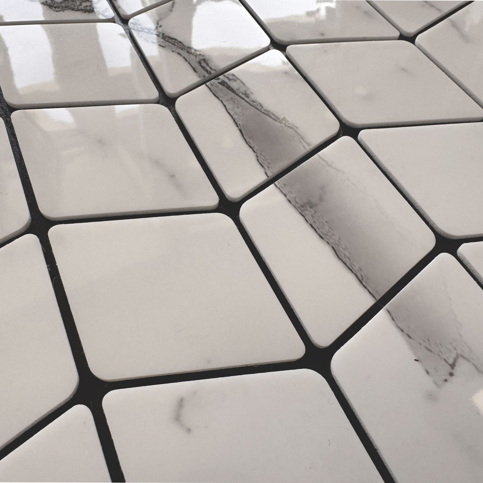 Piastrelle 3D Autoadesive in PET acustiche e isolanti 30x30cm (4mm spessore) CHEVRON CARRARA - Eternal Parquet