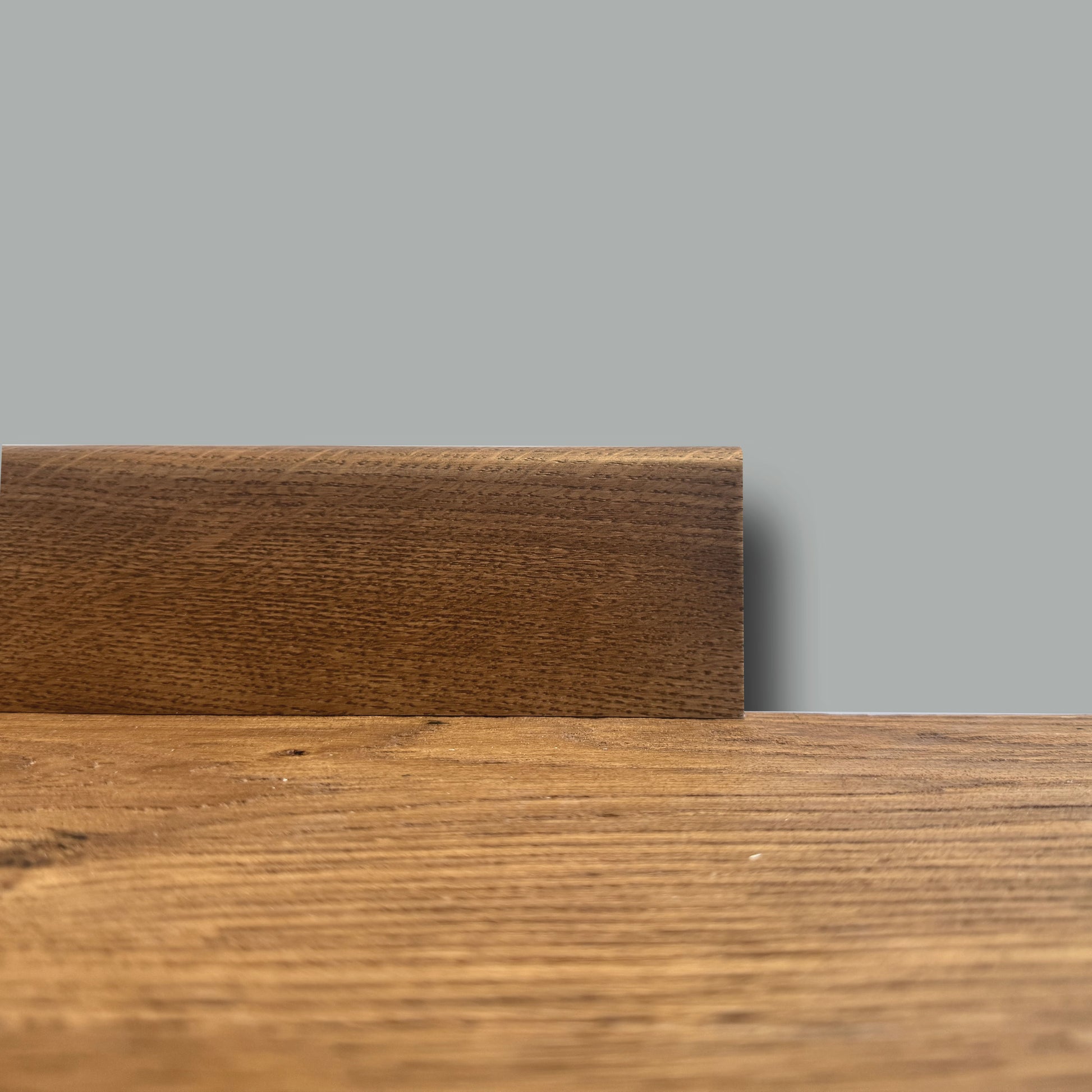 €1,49ml  ** FUORI TUTTO ** Lotti da 100ml di Battiscopa in legno multistrato impiall. rovere CUOIO 70x10mm - Eternal Parquet