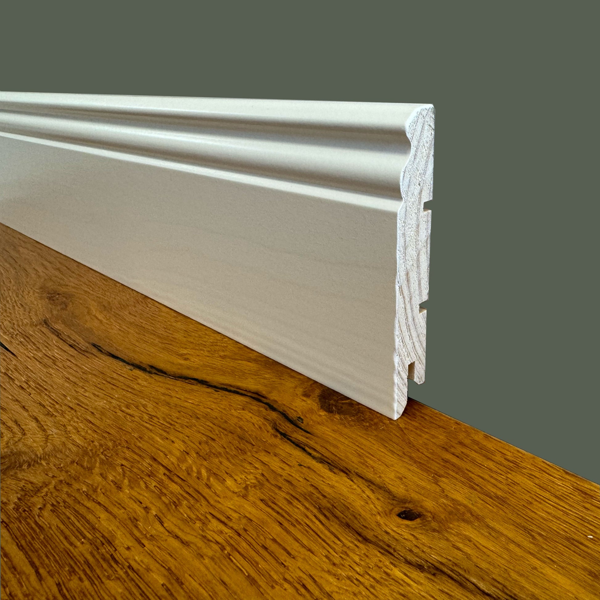 Battiscopa PREMIUM in legno MASSELLO mod.DUCALE 91x15 laccato bianco liscio (prezzo al metro) - Eternal Parquet