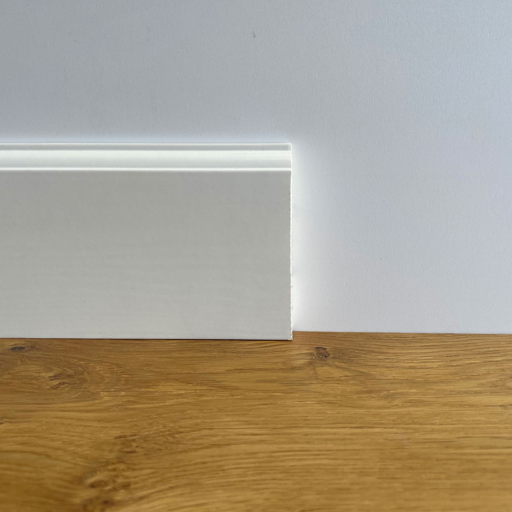 Battiscopa PREMIUM in legno MASSELLO mod.FIRENZE 91x15 laccato bianco liscio (prezzo al metro) - Eternal Parquet