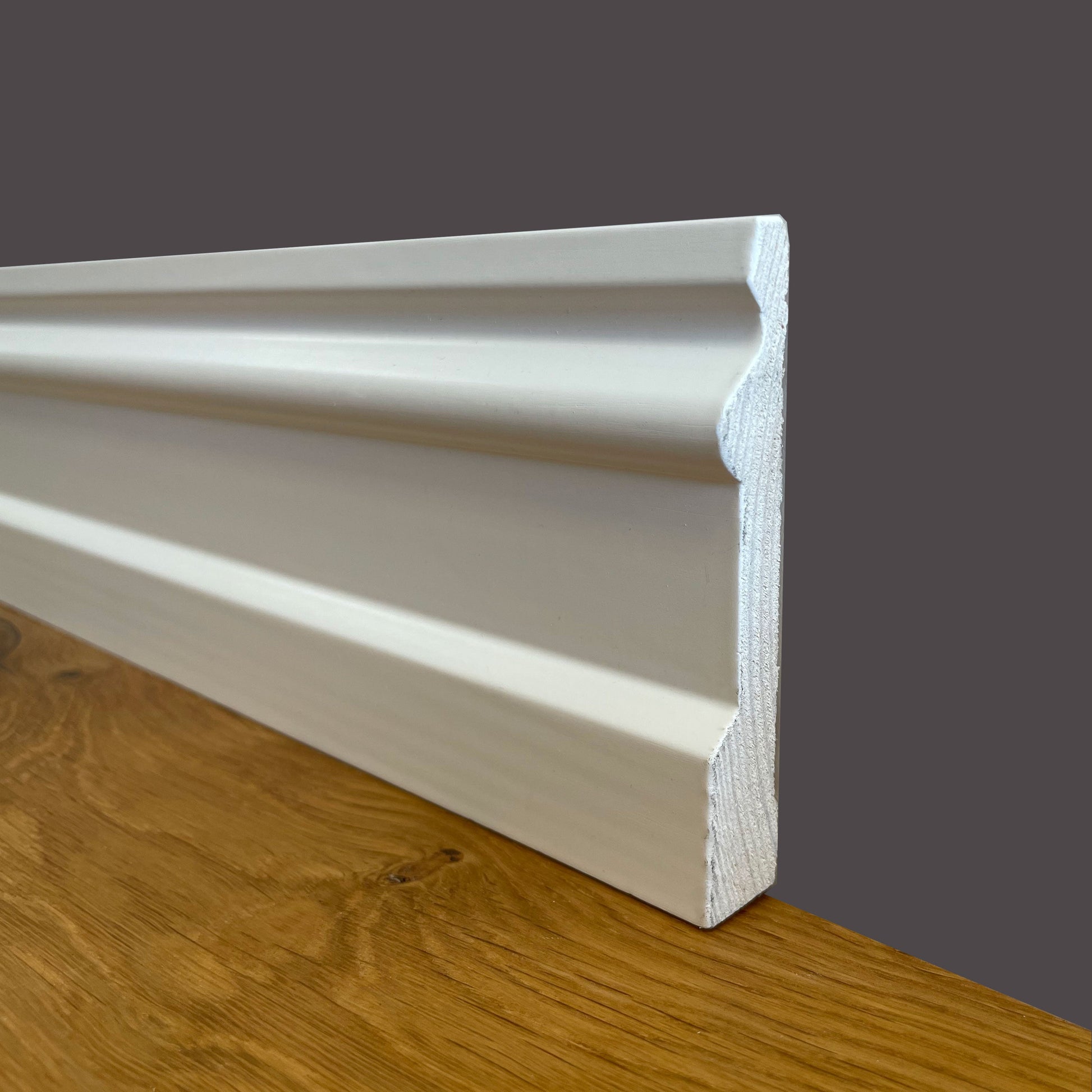 100ml di Battiscopa PREMIUM in legno MASSELLO mod. INGLESE 95x15 laccato bianco - Eternal Parquet