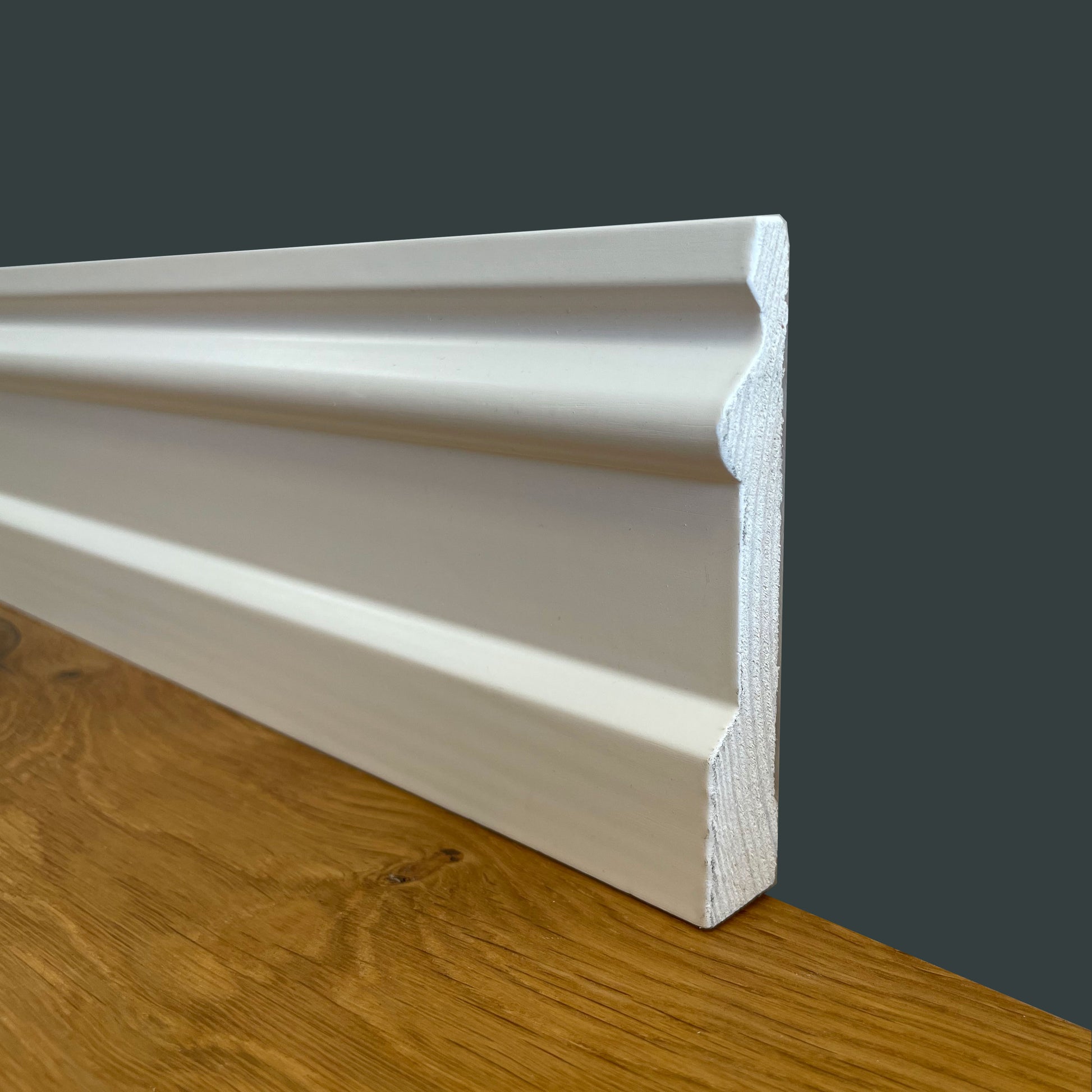 Battiscopa PREMIUM in legno MASSELLO mod. INGLESE 95x15 laccato bianco liscio (prezzo al metro) - Eternal Parquet