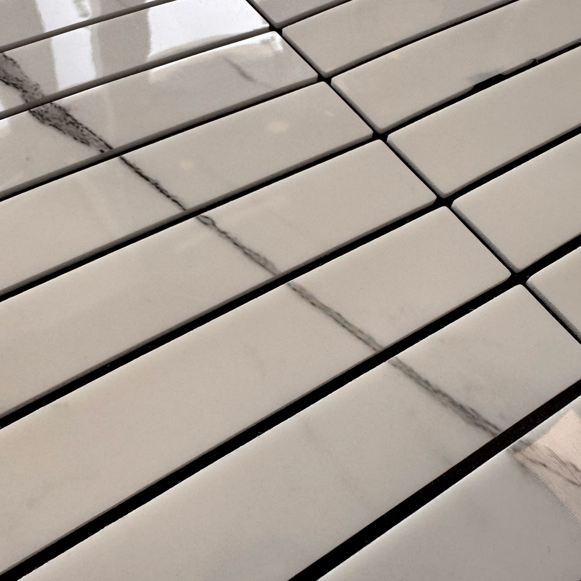 Piastrelle 3D Autoadesive in PET acustiche e isolanti 30x30cm (4mm spessore) LAMELLI CARRARA - Eternal Parquet