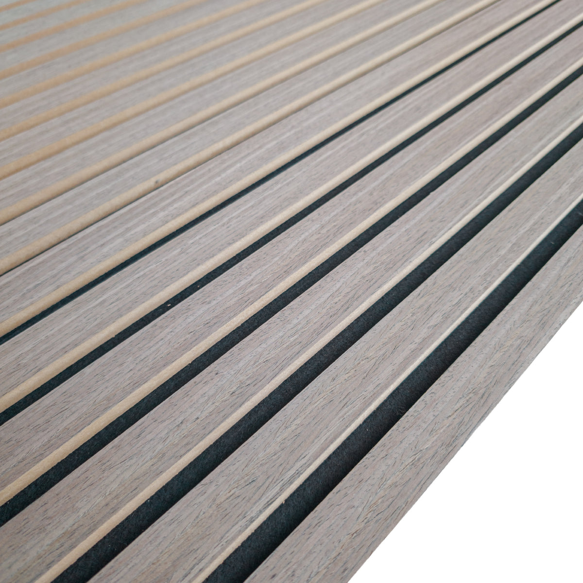 Pannello Acustico a Lamelli in Vero Legno di Noce, Fibra di Legno e Feltro 12x600x2900 mm – 1,74 m²