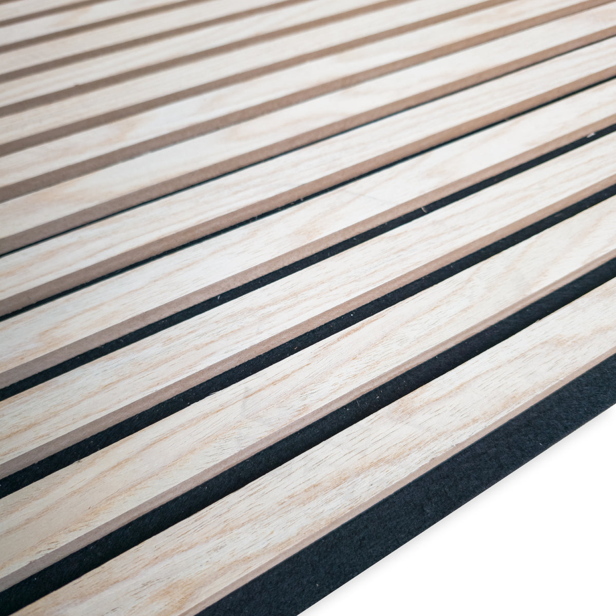 Pannello acustico a lamelli in vero legno di Rovere naturale, fibra di legno e feltro – 12 × 600 × 2900 mm – 1,74 m²
