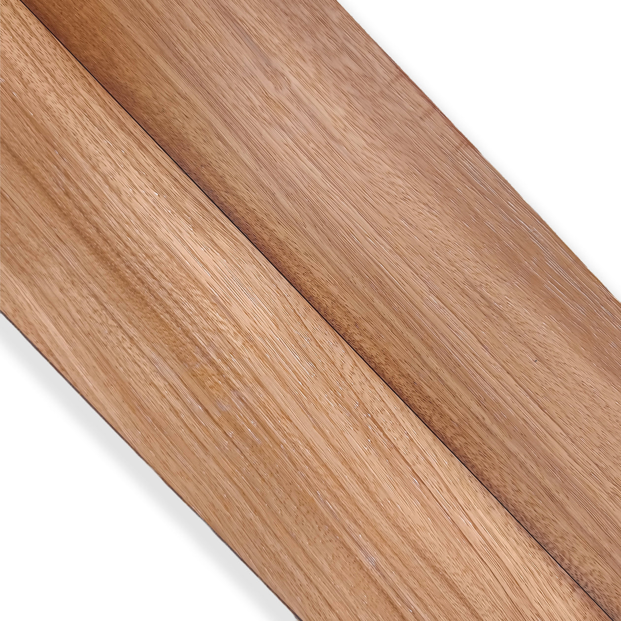 Parquet Prefinito in Doussié Gold Garbelotto Spazzolato Verniciato Opaco Senza Bisello 10x140x1480/1780 mm – Lotto 14 mq