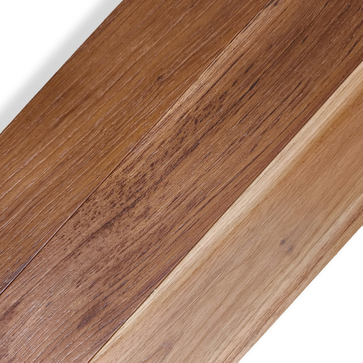 Parquet Prefinito in Teak Garbelotto Spazzolato Verniciato Opaco Bisellato 4 Lati 8,5x85x800 mm – Lotto 17 mq