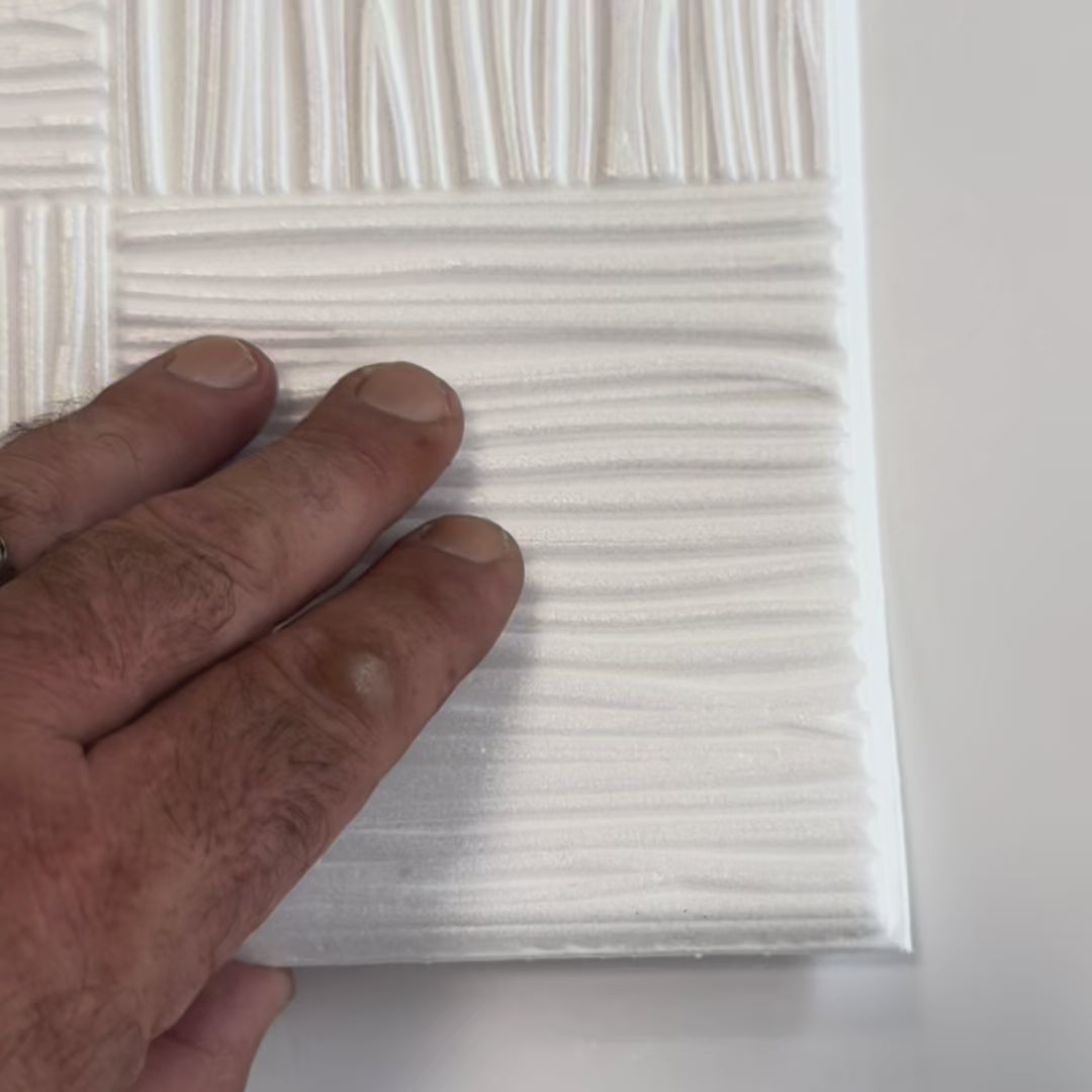 Cargar vídeo: 10 o 20mq (40 oppure 80 pezzi) di pannello decorativo 3D a soffitto in EPS isolante 50x50cm TERRA
