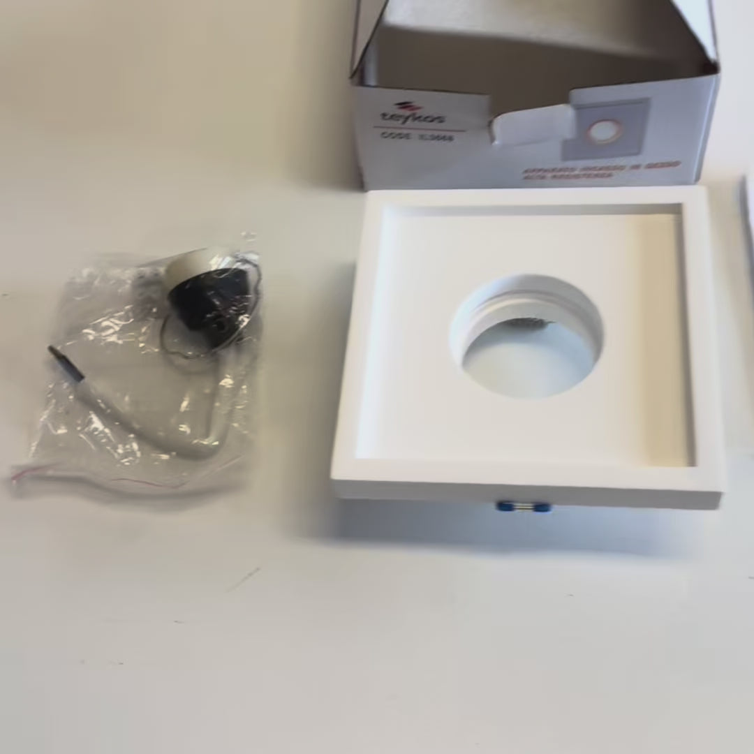 Charger la vidéo : *EN STOCK* Douille encastrée pour spot en plâtre céramique 120x120x45mm trou rond 40W GU10 IP20 