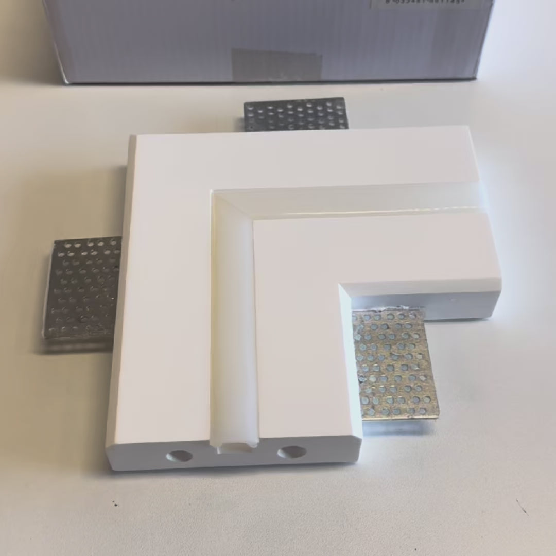 Carica video: *STOCK* n.4 pezzi angoli per Striscia In Gesso Ceramico predisp. LED  90x150mm