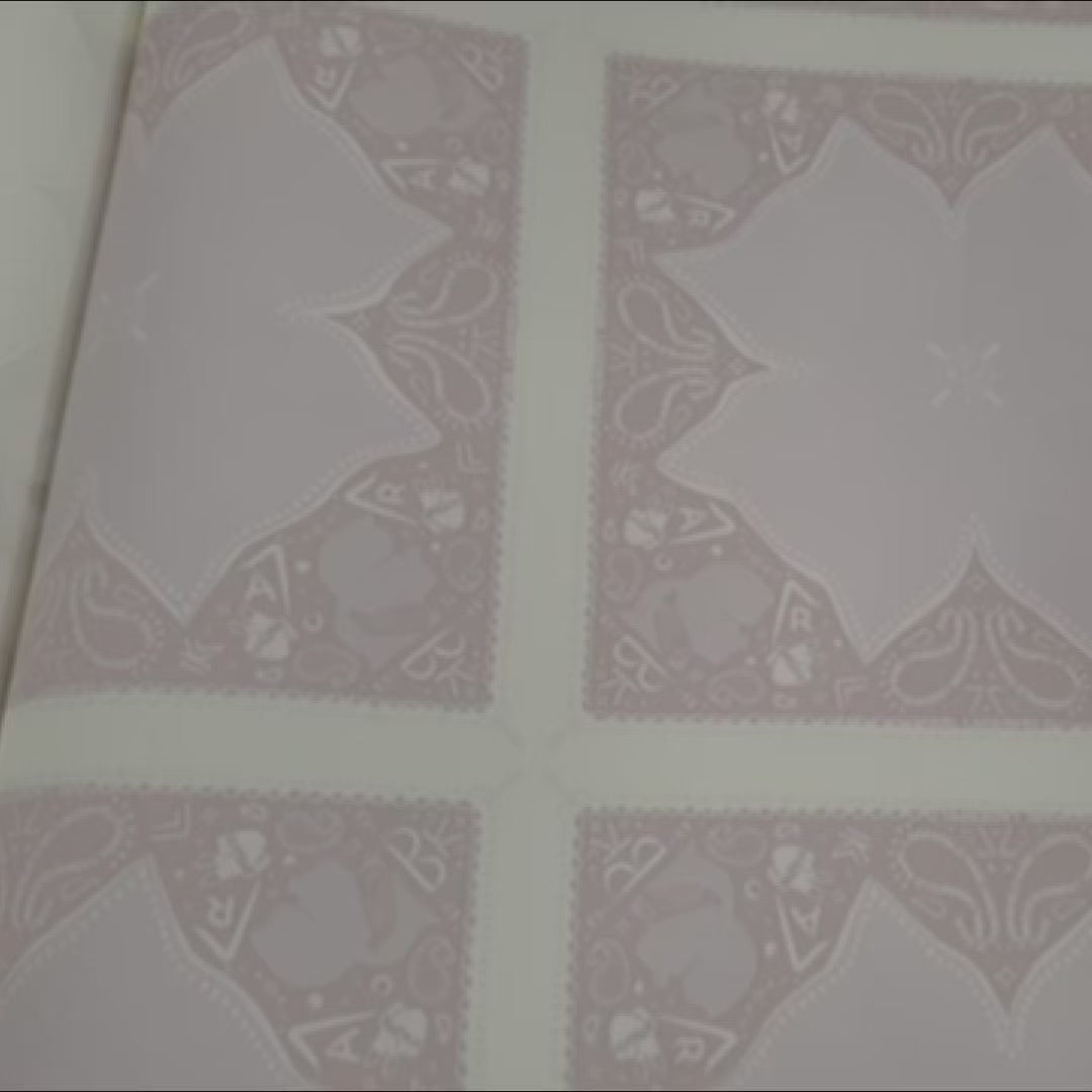 Carica video: 5,32mq Rotolo Carta da Parati griffata KARL LAGERFELD in TNT a rilievo multigloss PREMIUM 10,05x0,53mt cod. 37845-4