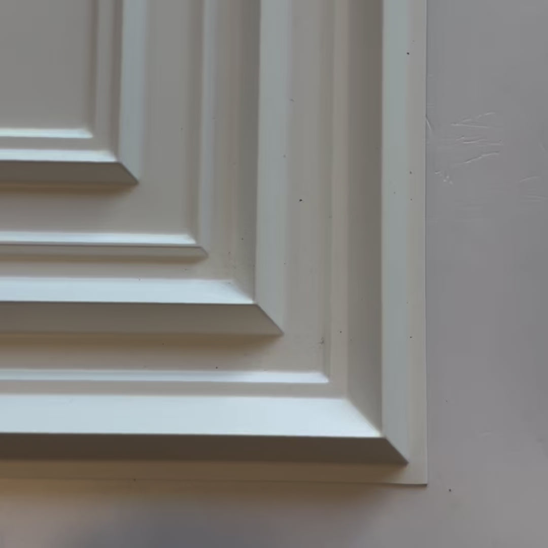 Carica video: €3,49 pannello per boiserie a parete, rivestimento cassonato a soffitto e porte in PVC 3D 50X50cm mod. COSMO