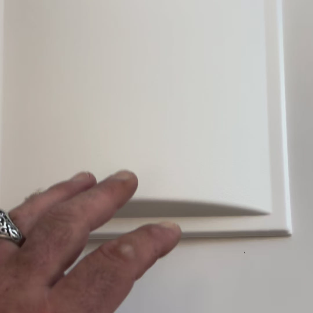 Load video: 10 o 20mq (40 oppure 80 pezzi) di pannello decorativo 3D a soffitto in EPS isolante 50x50cm DOMINO