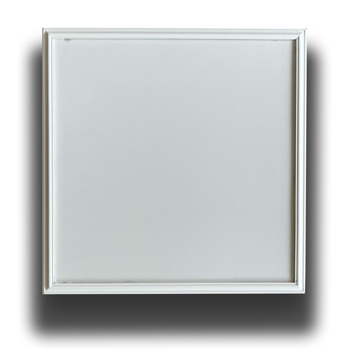 Profilo Bugna per Boiserie in Legno Massello di Ayous Bianco Laccato 30x18 mm con Gola 4x6 mm – Barra da 2,25 m