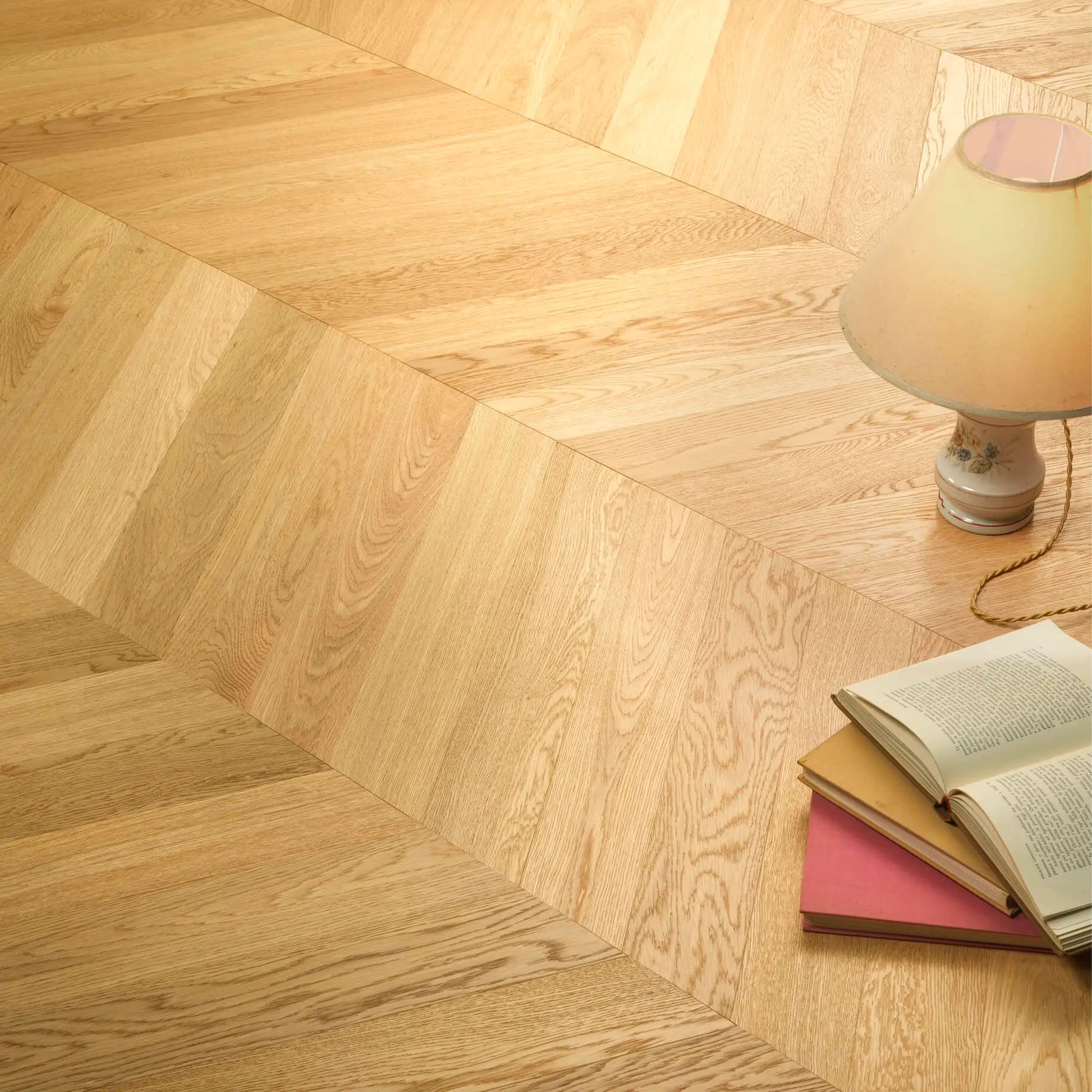Pavimento in legno prefinito di ROVERE punta ungherese verniciato, bisell. Spazz. 8x92x550mm Select - Eternal Parquet