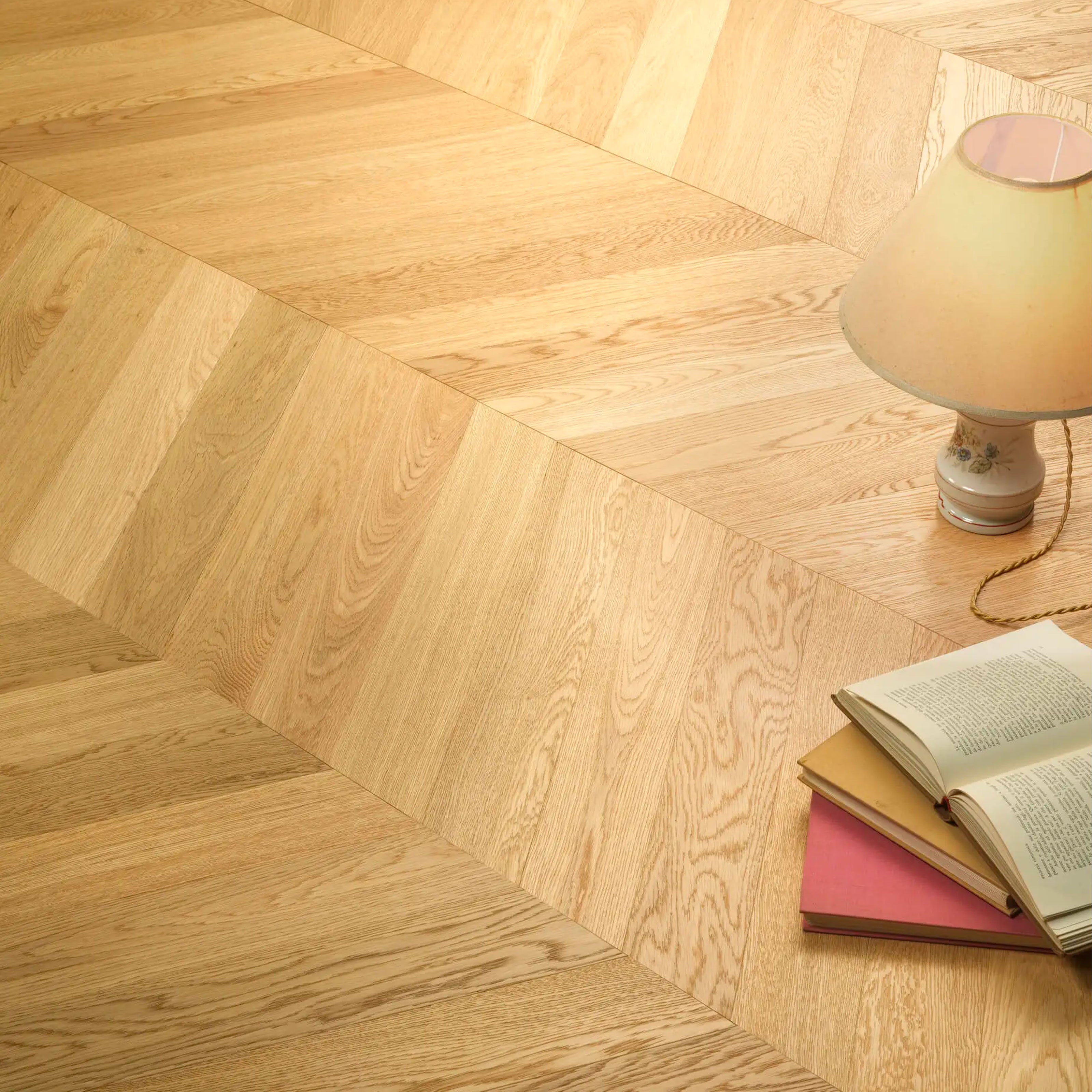Pavimento in legno prefinito di ROVERE punta ungherese verniciato, bisell. Spazz. 8x92x550mm Select - Eternal Parquet