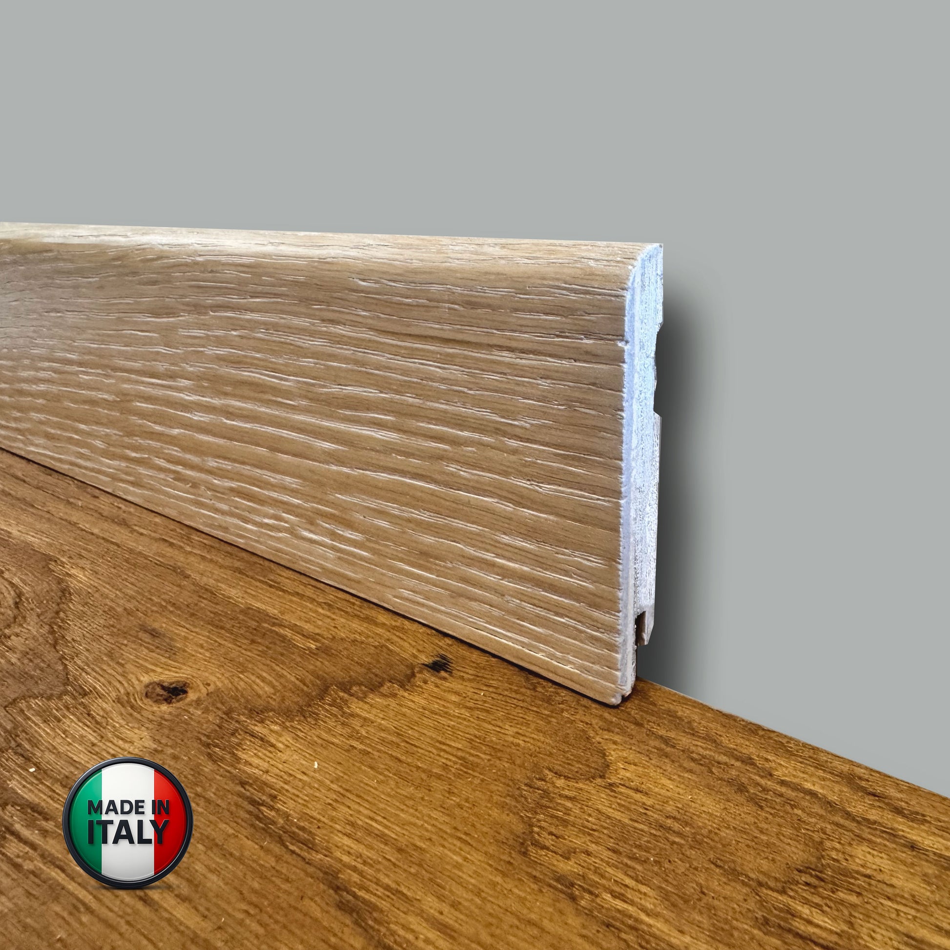 €1,49ml  ** FUORI TUTTO ** Lotti da 95ml di Battiscopa in legno multistrato impiall. rovere DECAPATO 70x10mm - Eternal Parquet