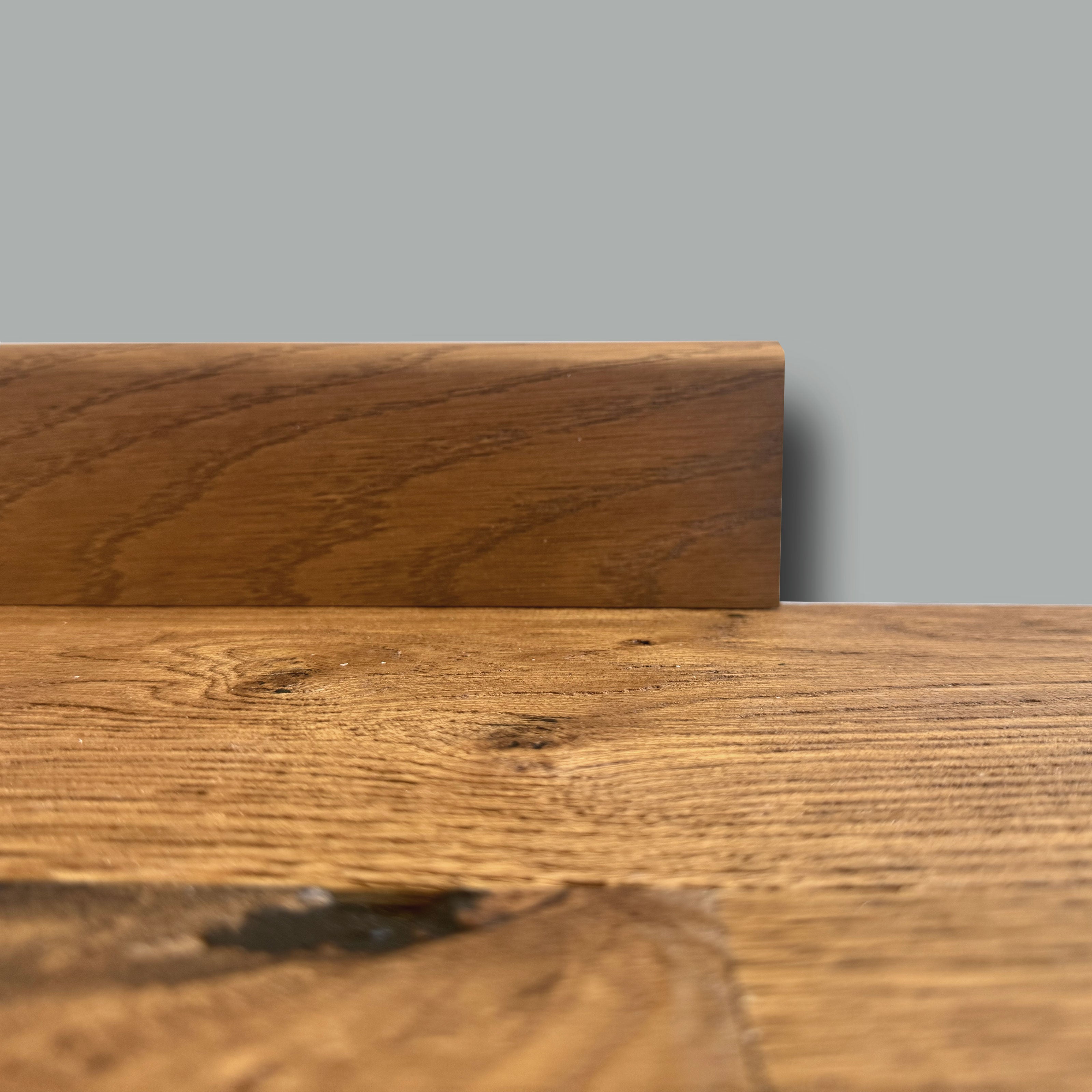 €1,49ml  ** FUORI TUTTO ** Lotti da 100ml di Battiscopa in legno multistrato impiall. rovere TERRA 70x10mm - Eternal Parquet