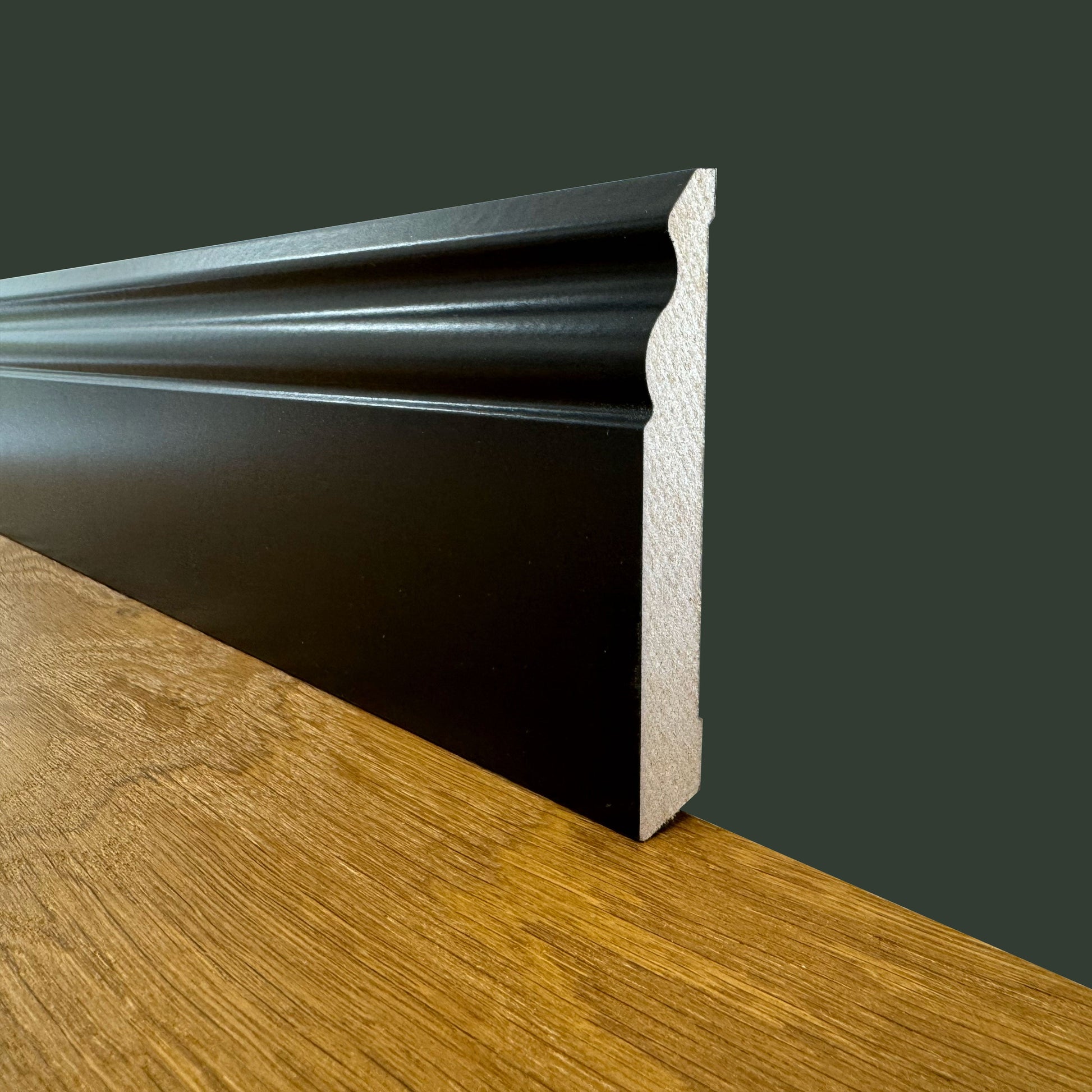 100ml di  Battiscopa zoccolino DUCALE TOTAL BLACK 100x15 in fibra di legno NERO - Eternal Parquet