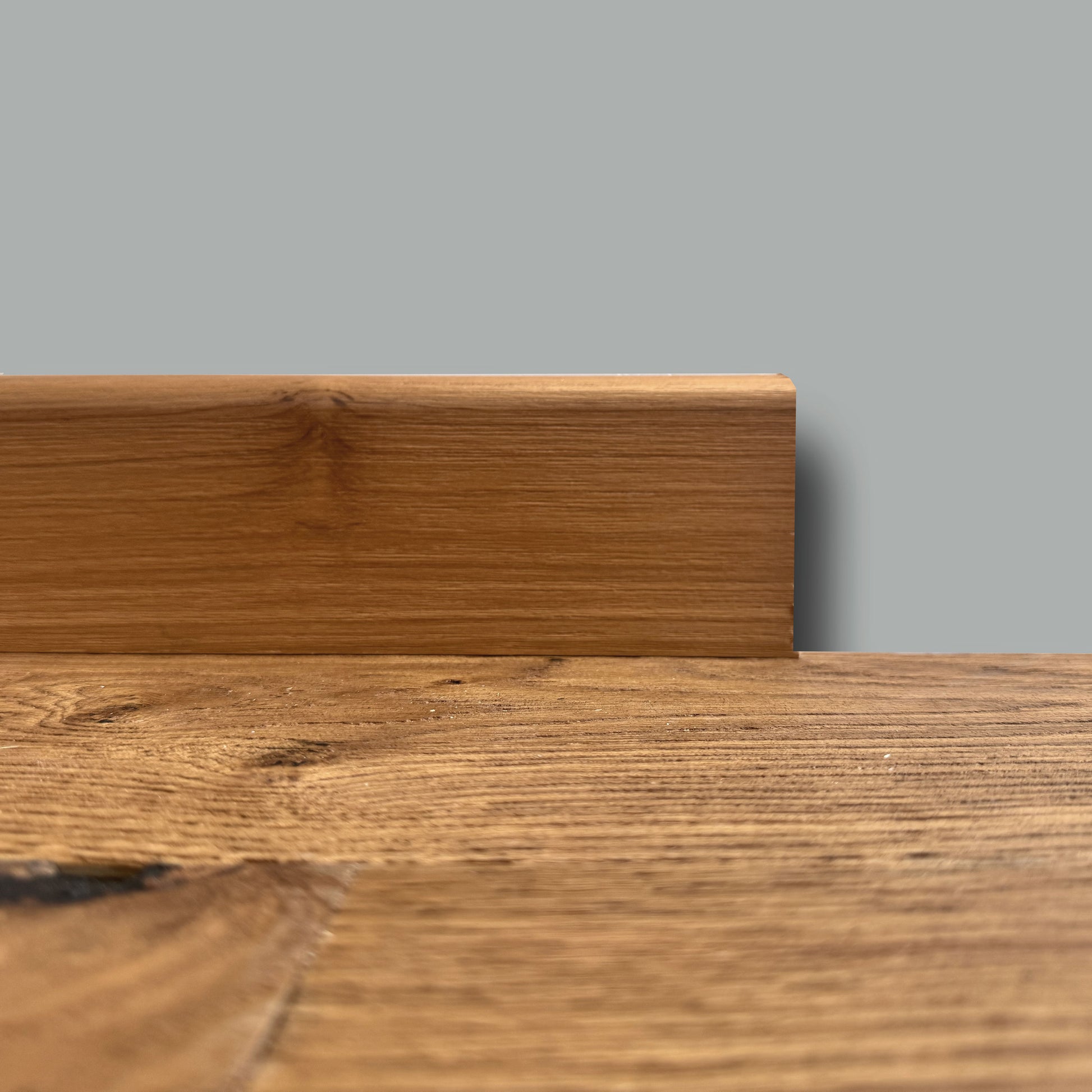 €1,89ml  ** FUORI TUTTO ** Lotti da 100ml di Battiscopa in legno multistrato impiall. TEAK 82x13mm - Eternal Parquet