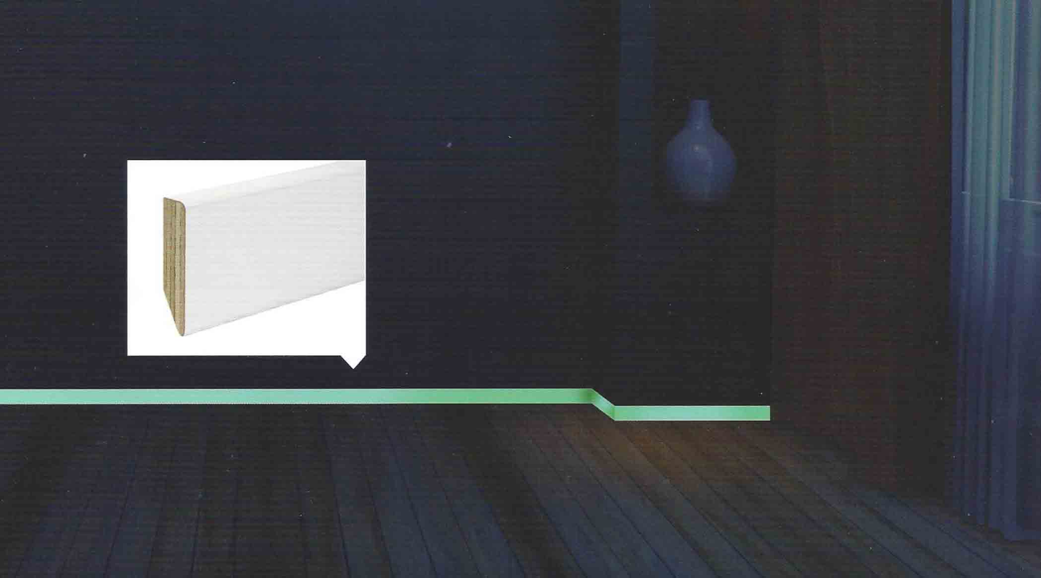 ML 24 di Battiscopa "luminoso" autoilluminante in legno taglio quadro laccato bianco 80x13 , si accende di notte per indicare il cammino, grande effetto scenico sulle scale.