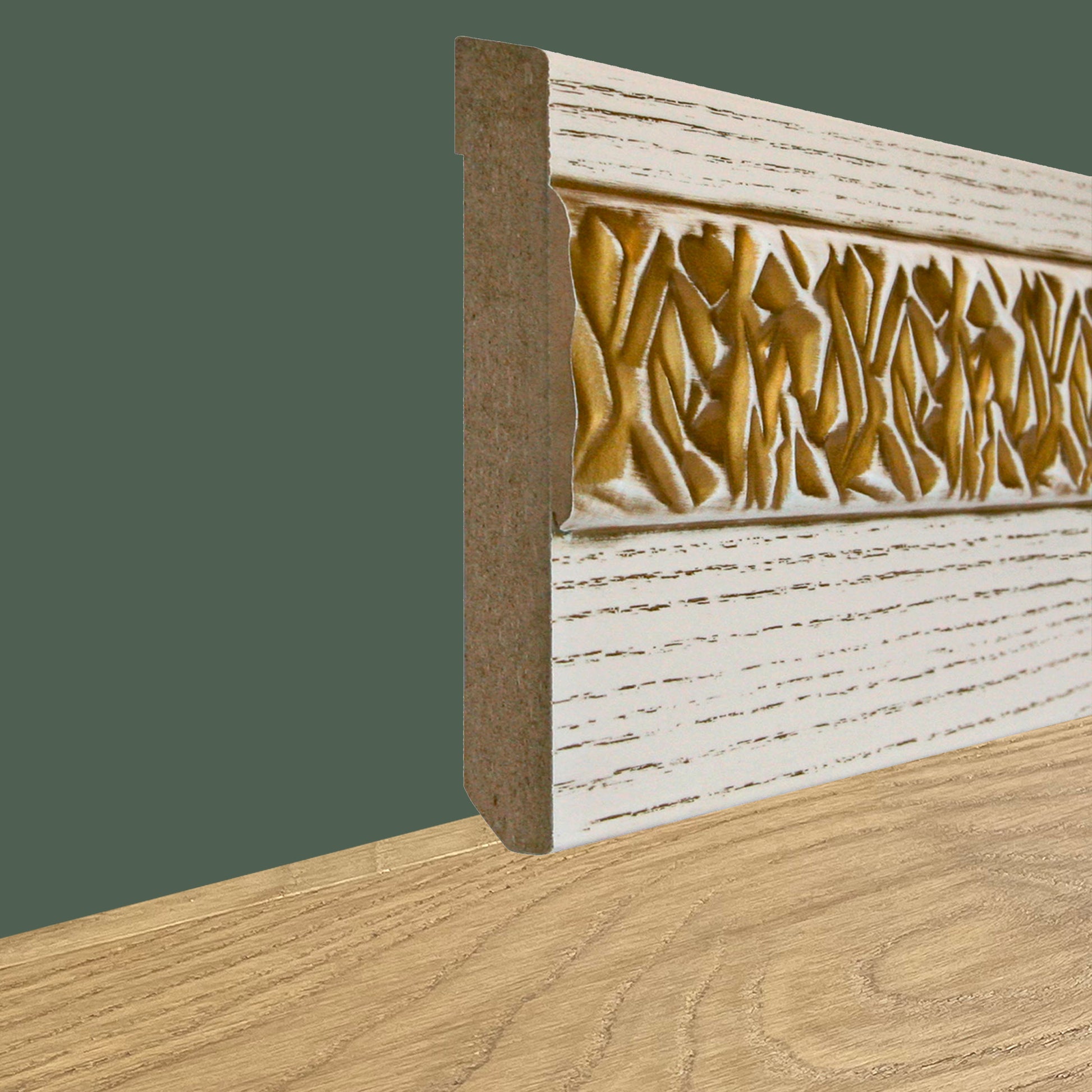 96ML di Battiscopa classico Fibra di Legno mod. OLYMPIA Bianco Antico con profilo ORO 120x15mm - Eternal Parquet