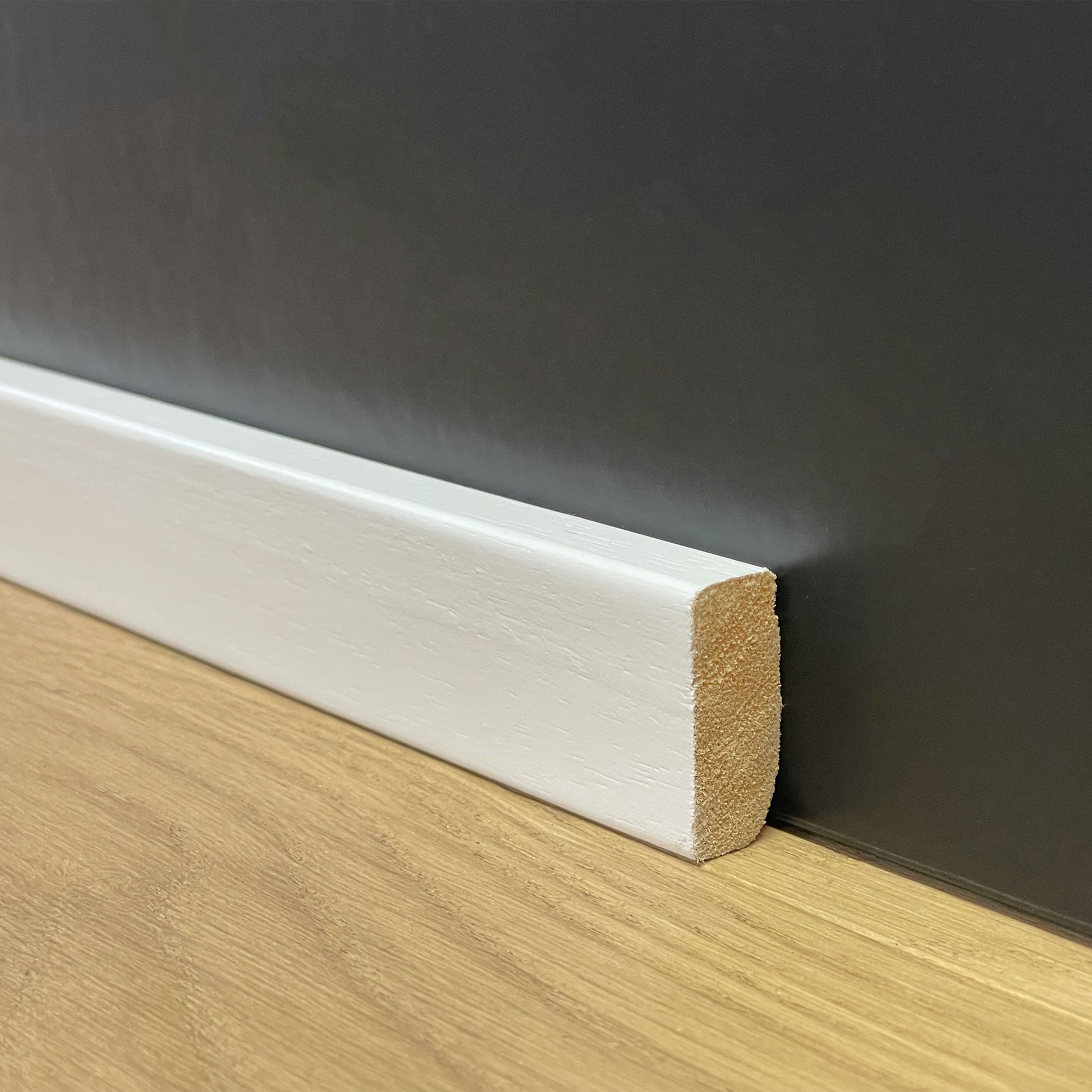 BATTISCOPA Squadrato BASSISSIMO laccato bianco in legno MASSELLO 30X13 (prezzo al ML) - Eternal Parquet