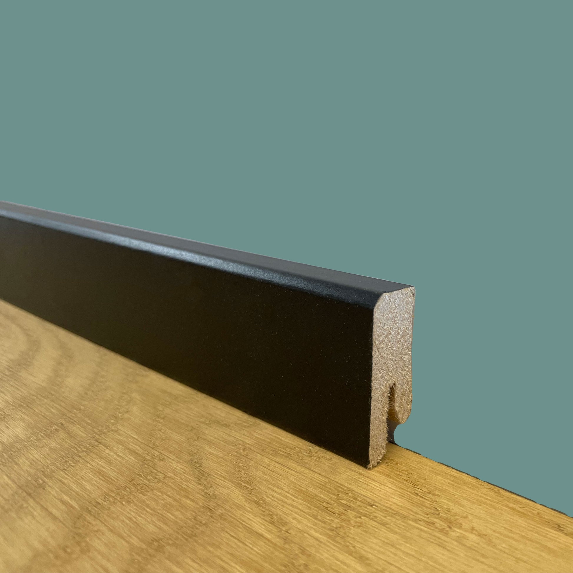 BATTISCOPA ZOCCOLINO SQUADRATO BASSO in FIBRA DI LEGNO 40X15 NERO - Eternal Parquet