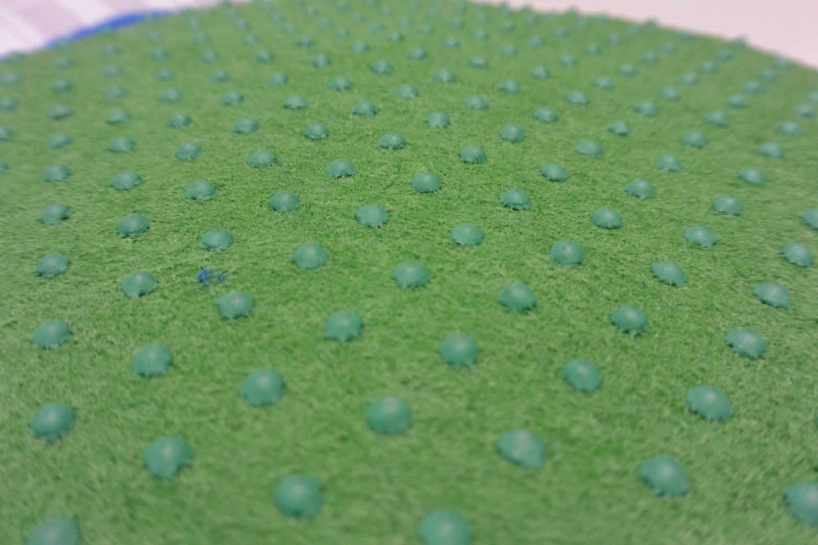 Moquette Pavimento ROTOLO DA 10 METRI QUADRATI agugliato idoneo per esterno da 8mm con peduncoli per il drenaggio ed il grip, adatto a barche, piscine, terrazzi, giardini, piazzali, fiere  VERDE - Eternal Parquet