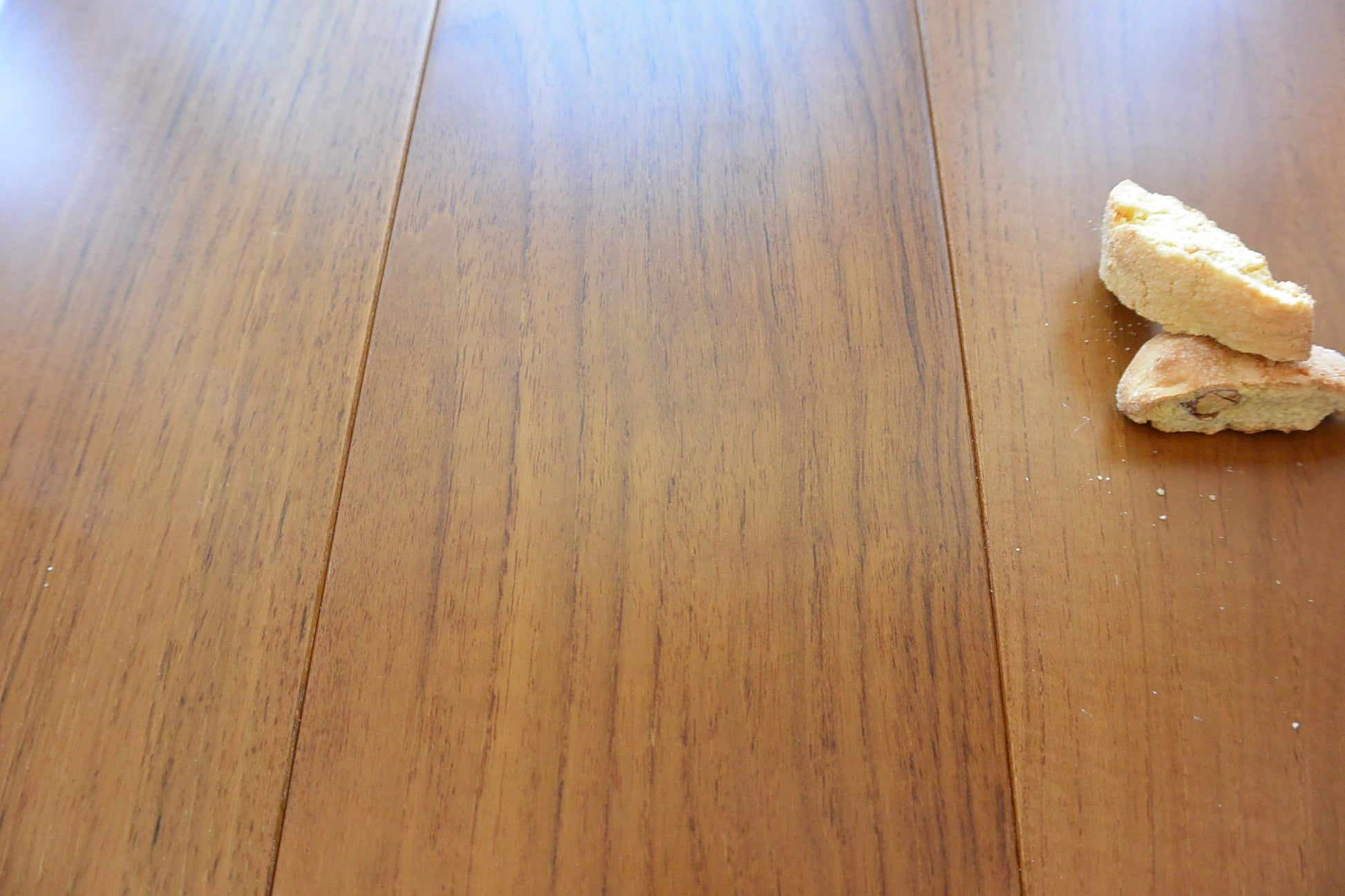 Listone prefinito massiccio in TEAK ASIA di primissima scelta finitura semilucida ECO microbisellato 10x95x600/900 incollato - Eternal Parquet