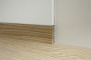 Battiscopa filo muro profilpas in rovere con sottostruttura alluminio - Eternal Parquet