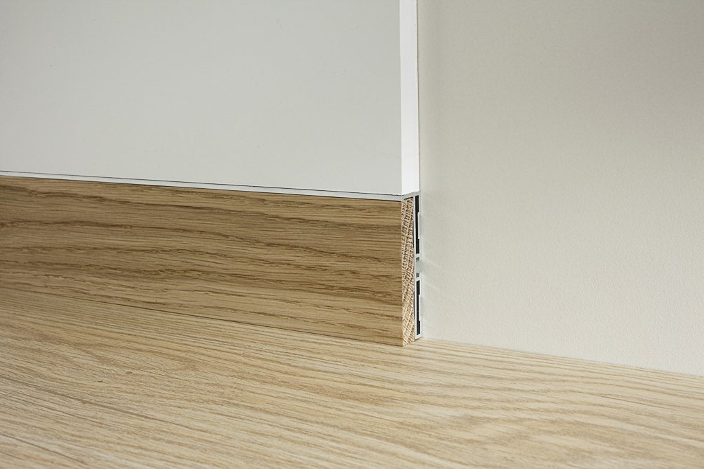 Battiscopa filo muro profilpas in rovere con sottostruttura alluminio - Eternal Parquet